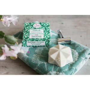 PAIN DE RASAGE SOLIDE AB BEURRE DE KARITE THE VERT CITRON (55ML) - LAMAZUNA