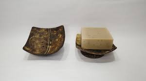 PORTE-SAVON EN NOIX DE COCO ISSU DU COMMERCE EQUITABLE - SAVONNERIE EN DOUCE HEU