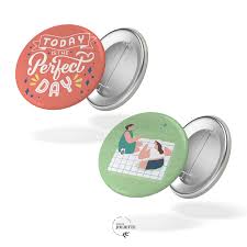 LOT DE 2 BADGES MAISON JOLIETTE